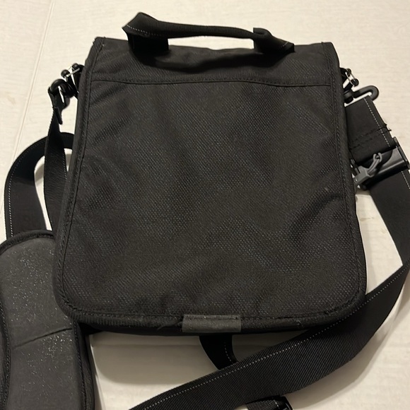 EUC STM LAPTOP BAG - Picture 5 of 5